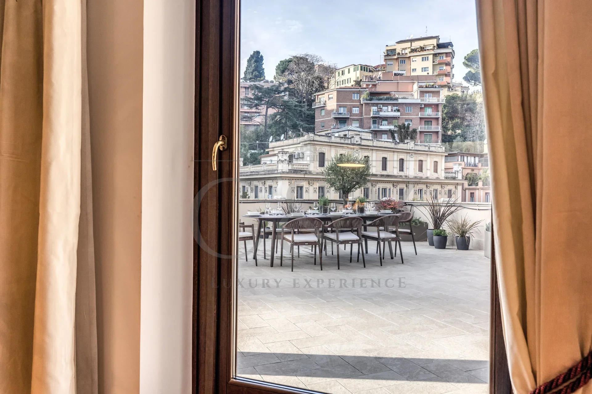 C&Y Roma - Living area in the Trastevere apartment